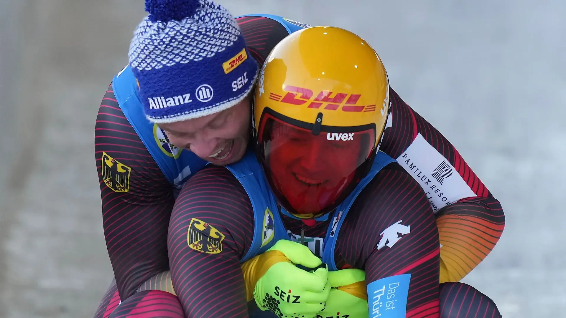 Freude pur: Felix Loch und Mach Langenhan (vorne) freuen sich über Gold und Silber.