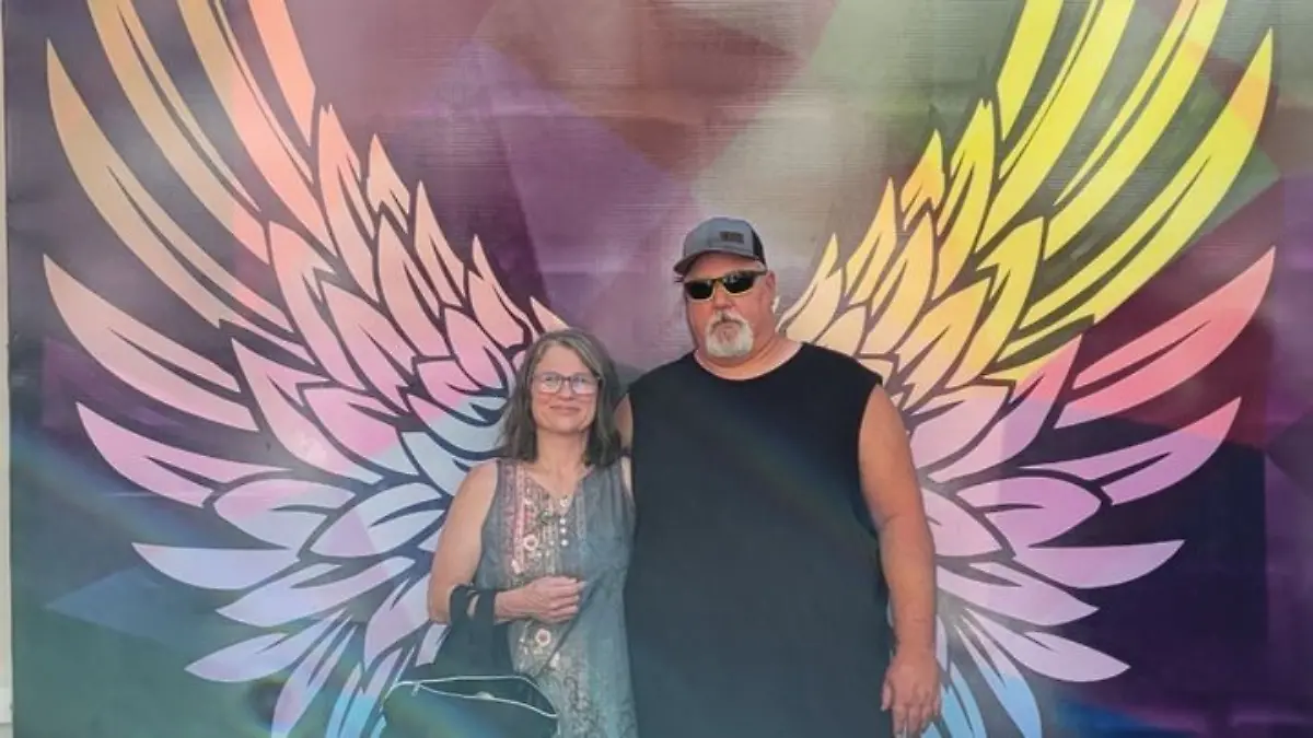 Es sollte die Reise ihres Lebens werden! Jetzt bleiben Mike Cameron und seine Partnerin Tami auf einer krassen Geldsumme sitzen. Aus DIESEM Grund.