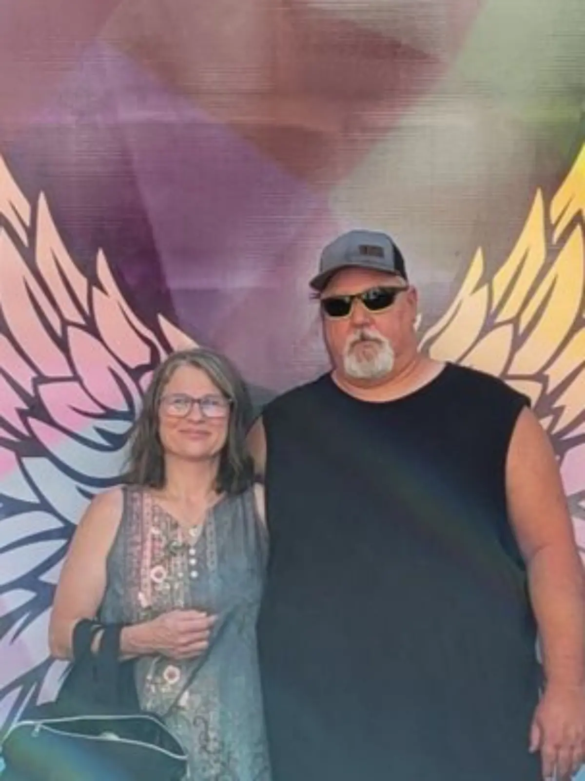 Es sollte die Reise ihres Lebens werden! Jetzt bleiben Mike Cameron und seine Partnerin Tami auf einer krassen Geldsumme sitzen. Aus DIESEM Grund.