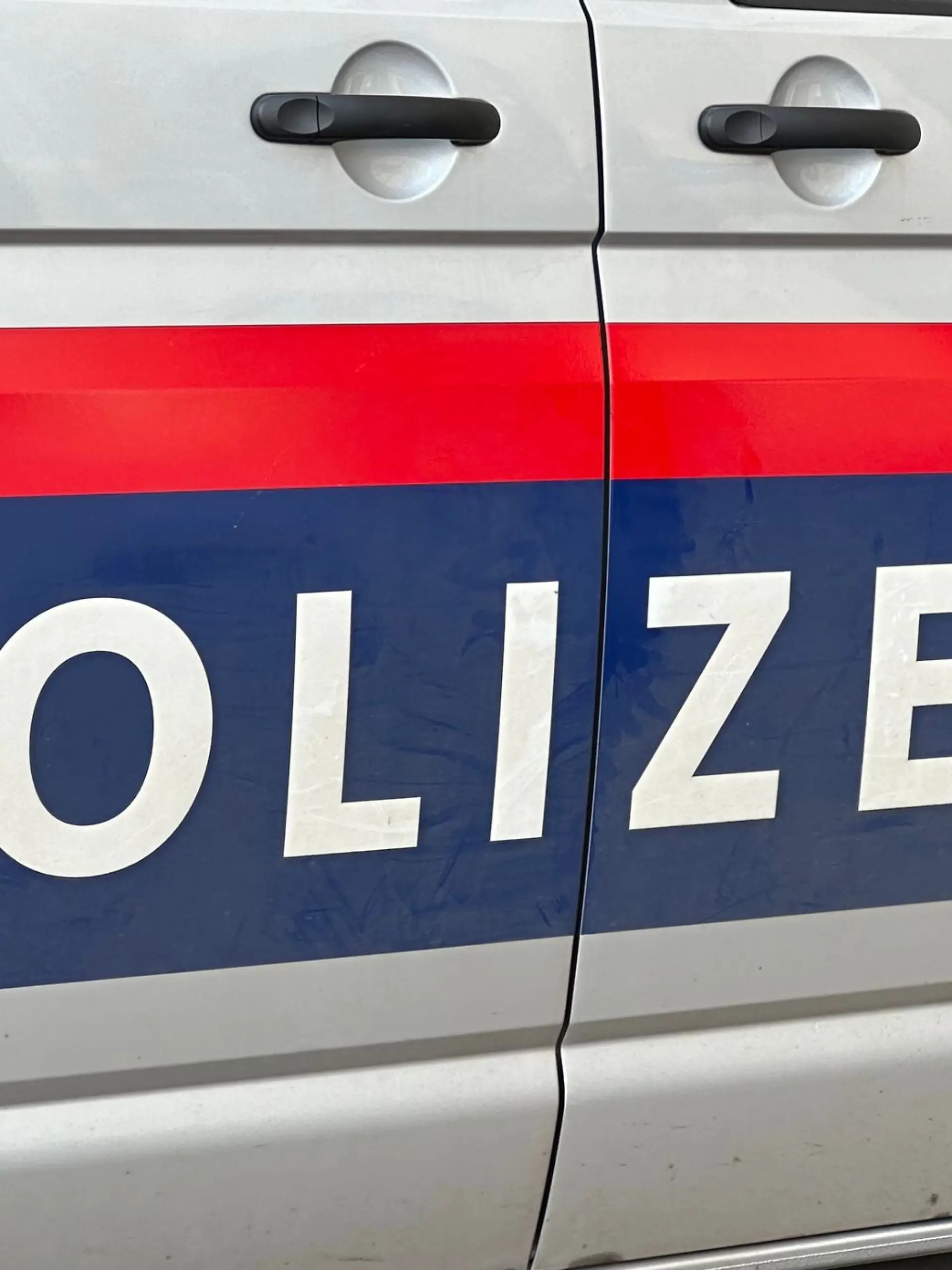 Bild zu: "„Islamistischen Attentäter” attackiert Passanten in Österreich"