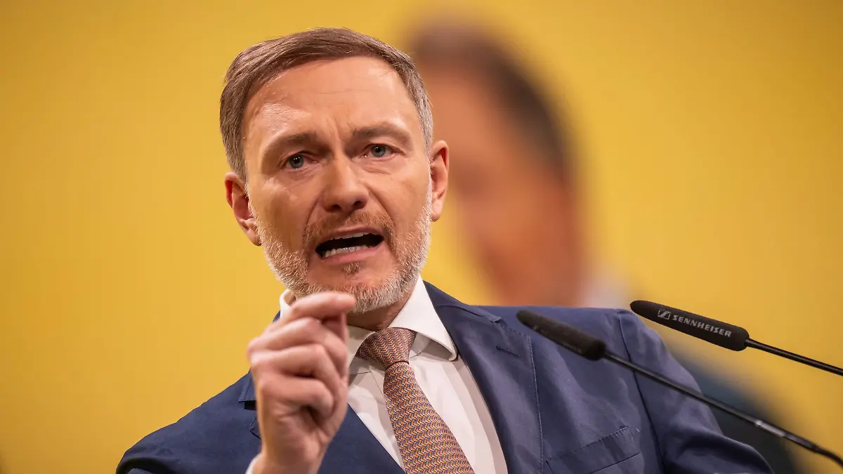 Parteichef Christian Lindner gibt sich in seiner Rede kämpferisch.