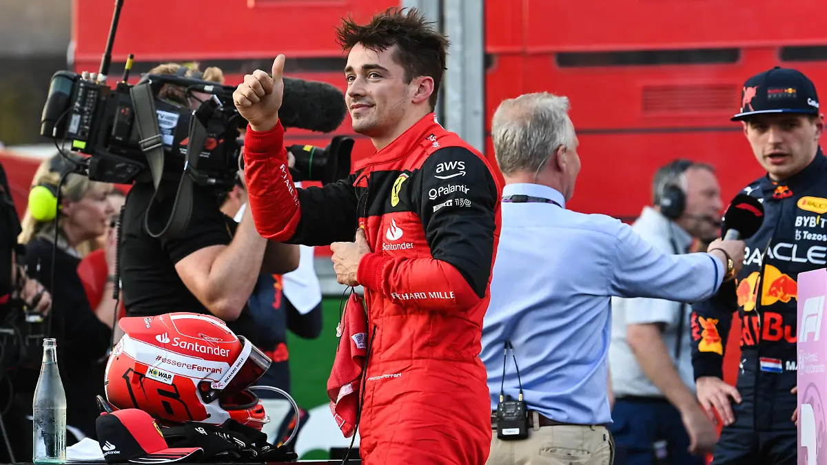 Formula 1 2022: Australian GP MELBOURNE GRAND PRIX CIRCUIT, AUSTRALIA - APRIL 09: Pole man Charles Leclerc, Ferrari, gives a thumbs up from Parc Ferme during the Australian GP at Melbourne Grand Prix Circuit on Saturday April 09, 2022 in Melbourne, Australia. Photo by Mark Sutton / Sutton Images Images PUBLICATIONxINxGERxSUIxAUTxHUNxONLY GP2203_163544MS1_8330