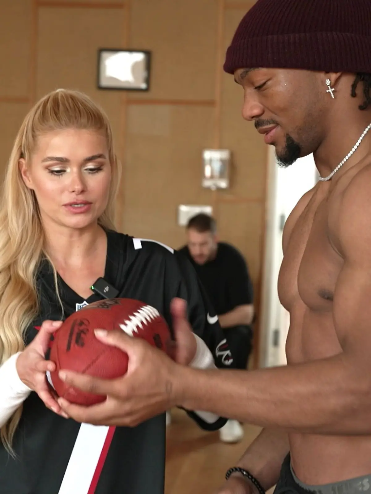 Fitness-Guru trifft auf NFL-Profi: Pamela Reif und Bijan Robinson.