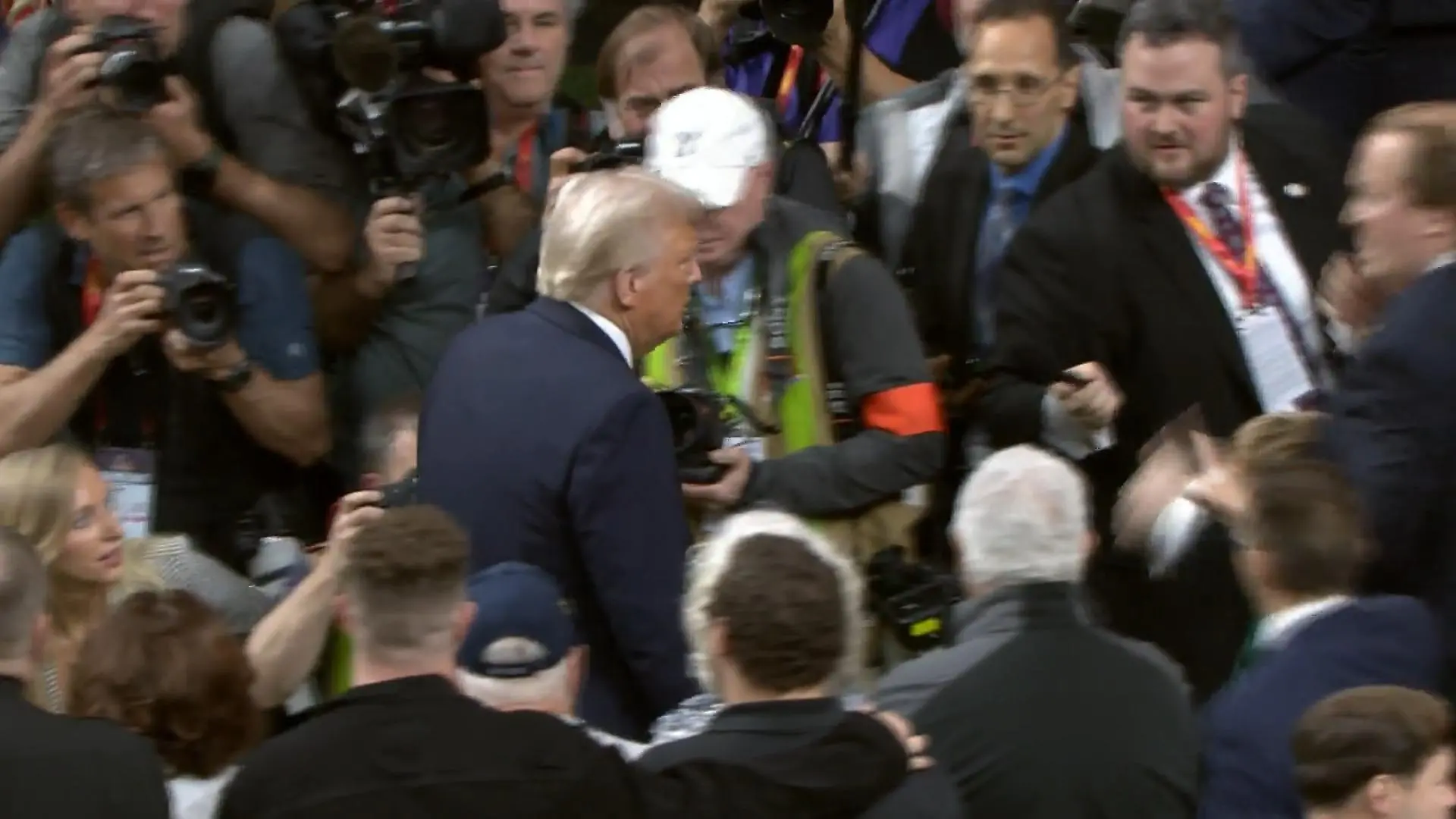 Donald Trump ist im Stadion Sensation!