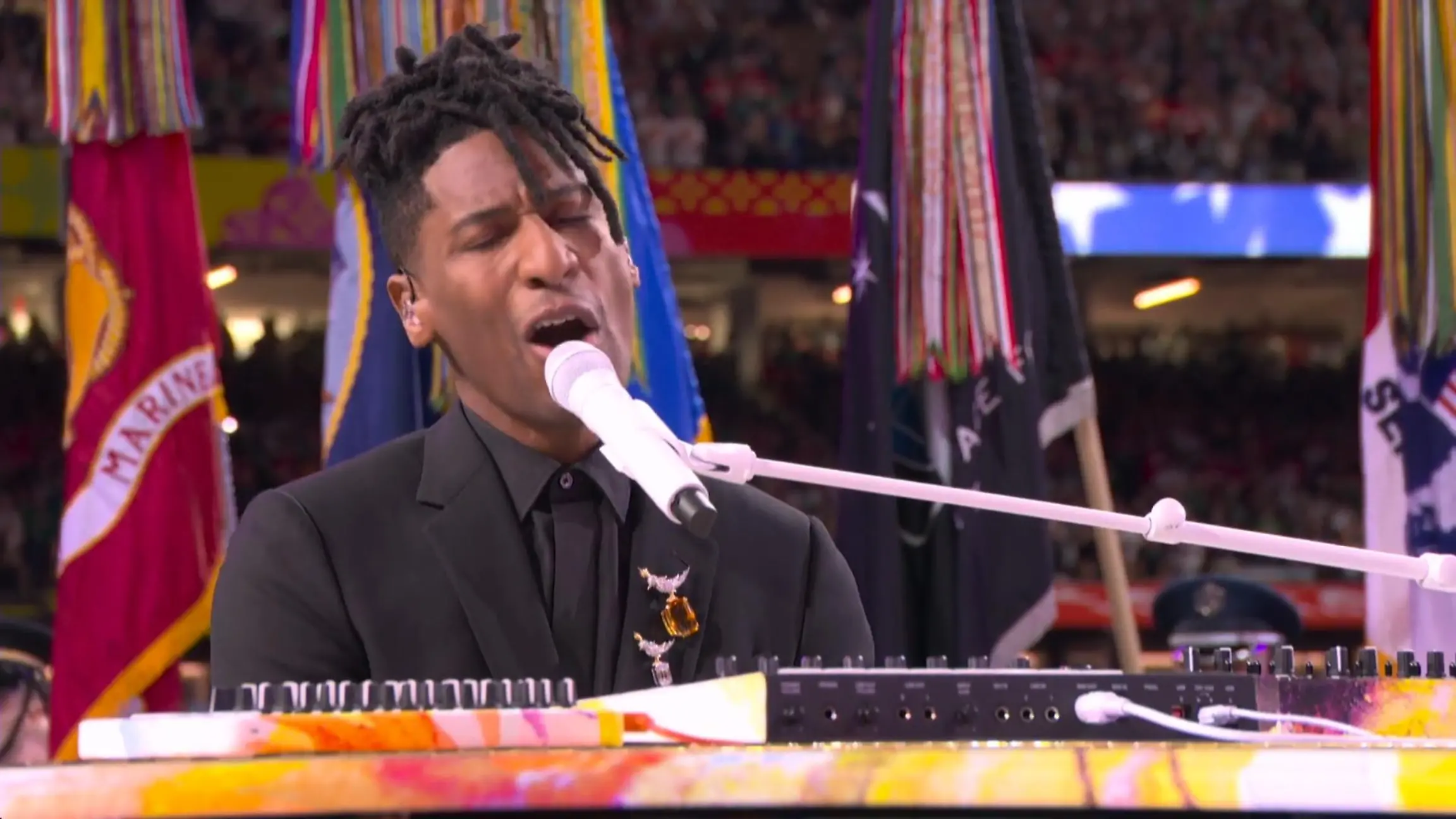 Jon Batiste verzaubert mit der Nationalhymne Der erste Gänsehautmoment!