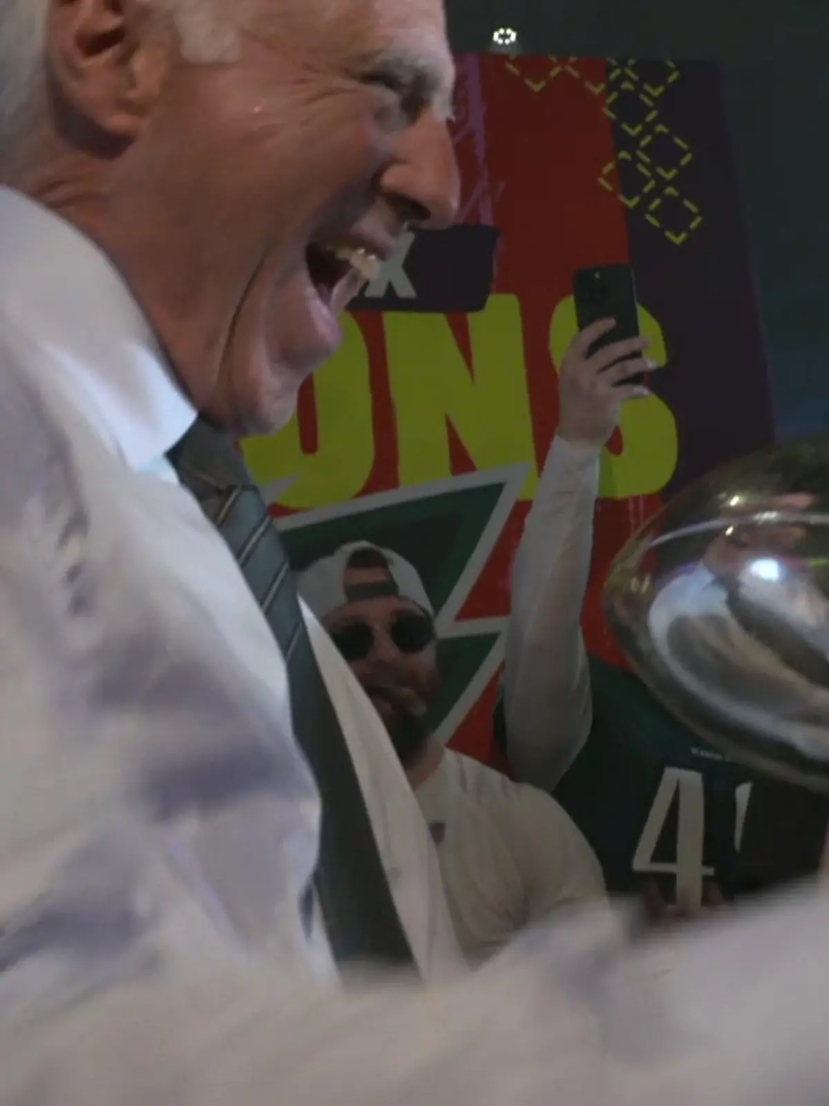 Bild zu: "Eagles feiern irre Kabinenparty"