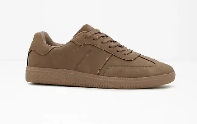 Unifarbener Sneaker von Bonprix