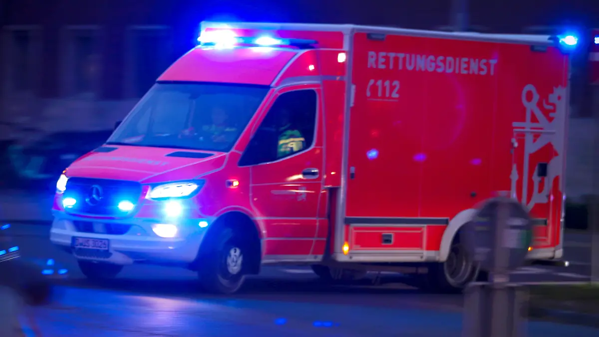 Rettungswagen im Einsatz (Symbolfoto) 