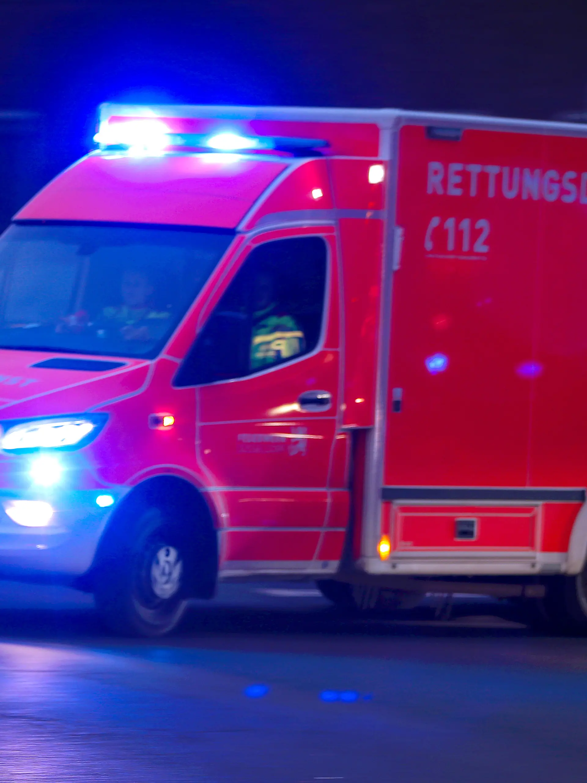 Rettungswagen im Einsatz (Symbolfoto) 