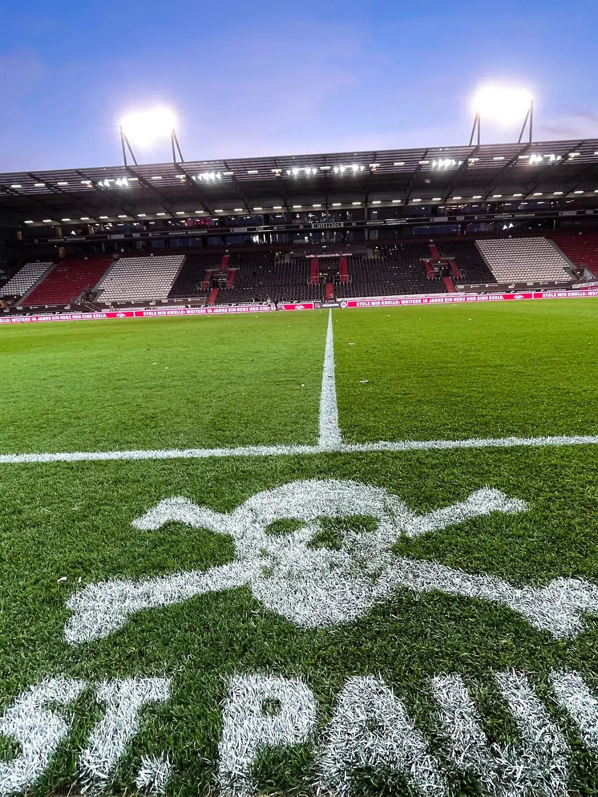 Bild zu: "Pauli-Fan stirbt kurz nach Auswärtsspiel"