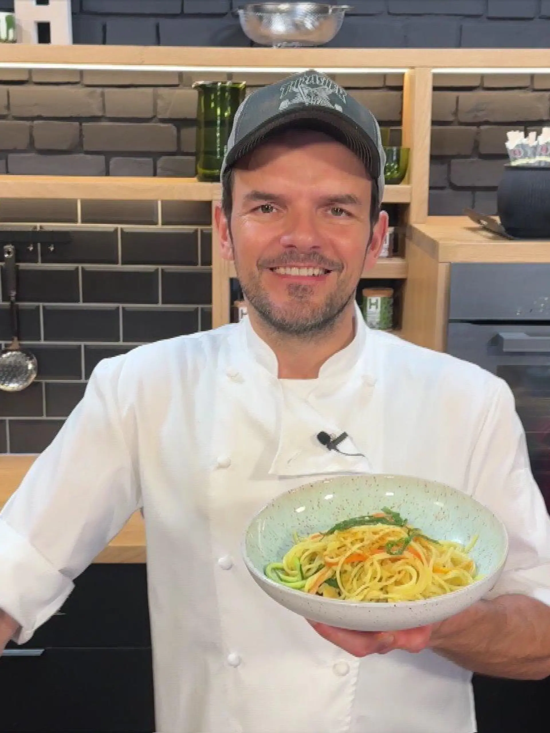 Bild zu: "Hensslers cremige Gemüsespaghetti mit Curryhähnchen – mmmmh, lecker! "
