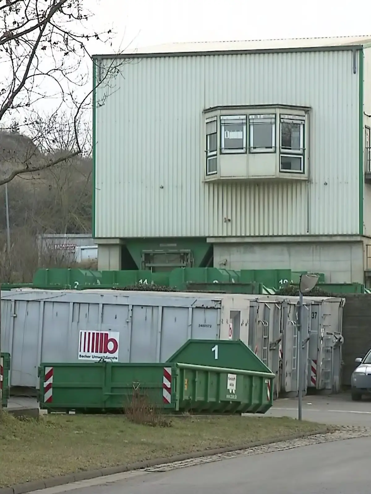 Bild zu: "Babyleiche in Abfallunternehmen in Freital entdeckt"
