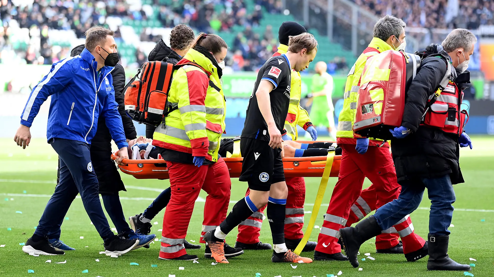 WOLFSBURG, GERMANY - APRIL 09: Cedric Brunner of DSC Arminia Bielefeld is stretchered off after an injury during the Bundesliga match between VfL Wolfsburg and DSC Arminia Bielefeld at Volkswagen Arena on April 09, 2022 in Wolfsburg, Germany. (Photo by Stuart Franklin/Getty Images)