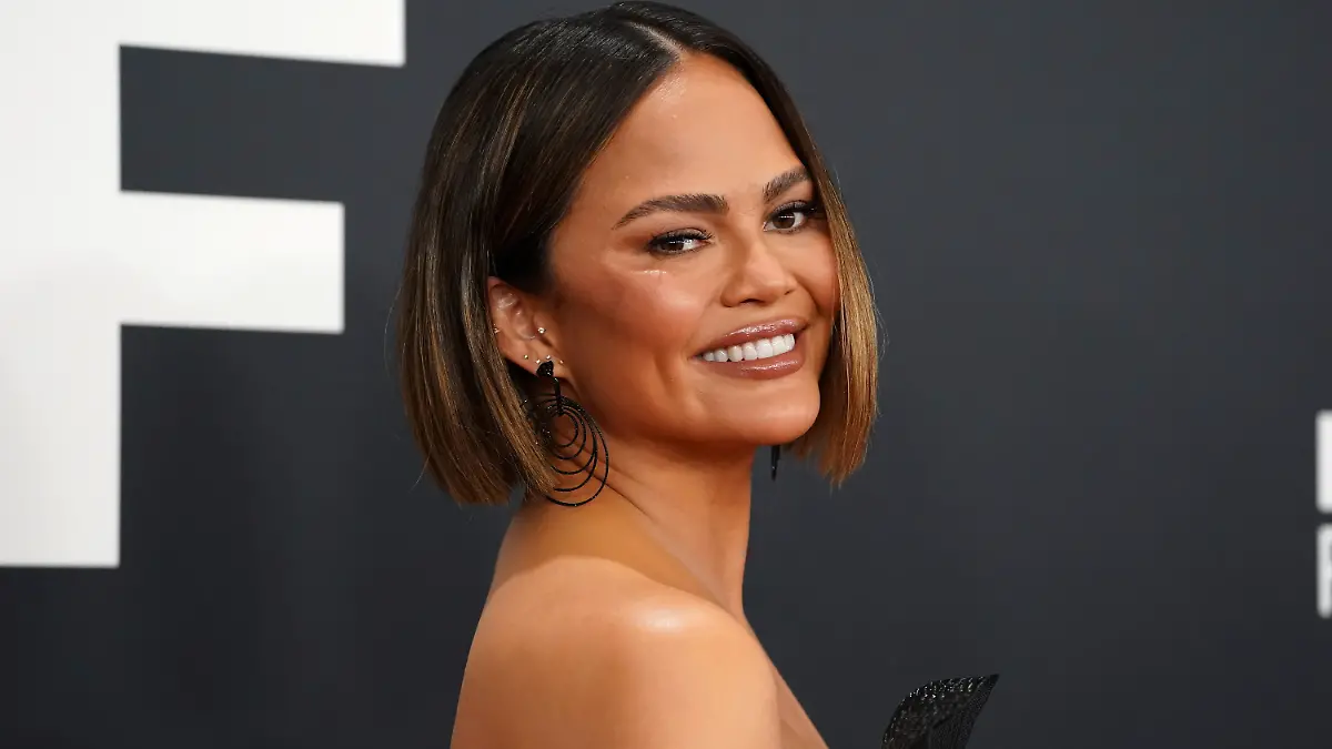 Chrissy Teigen bei den Grammys 2025