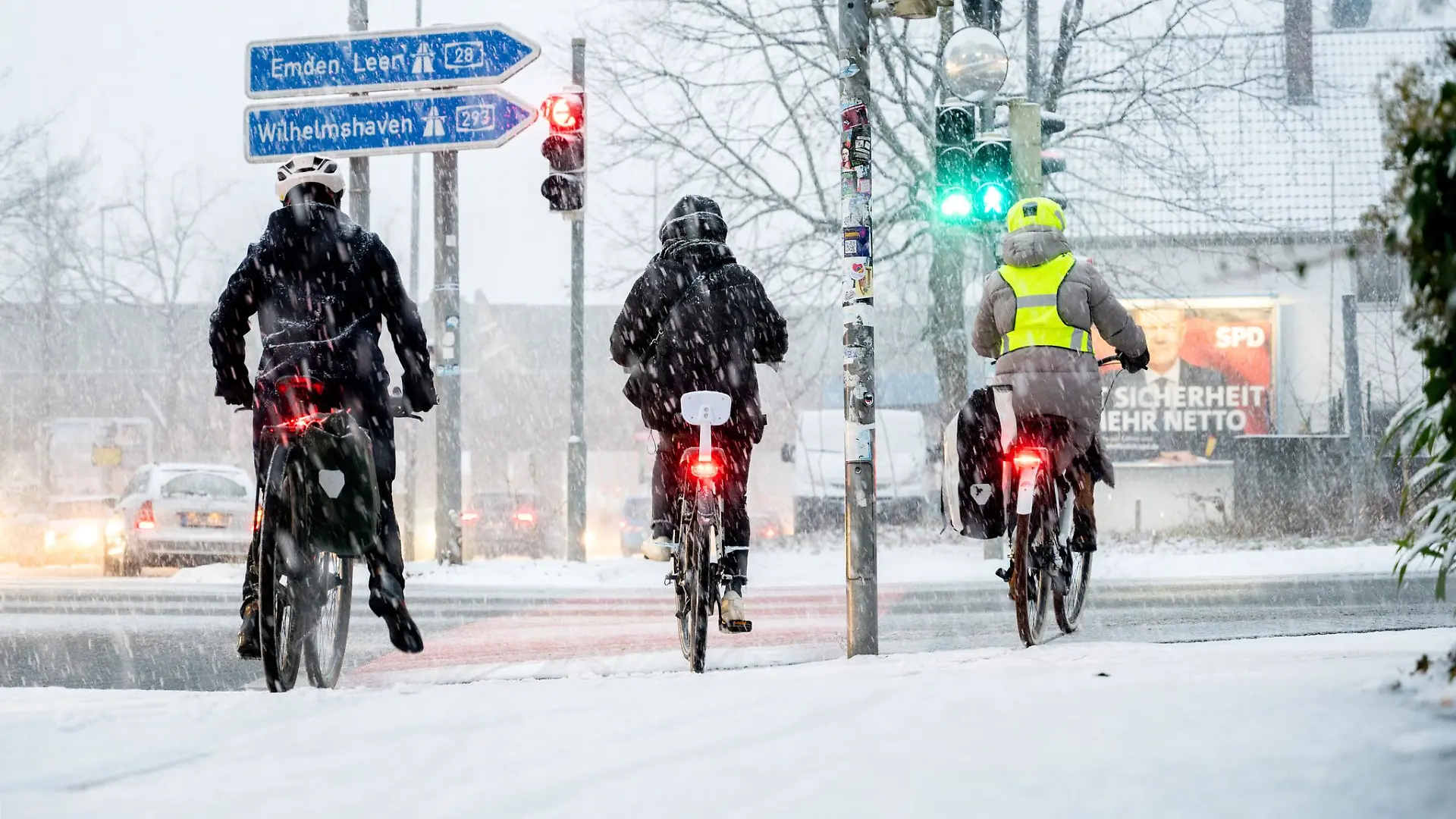 Gefrierender Regen und Schnee sorgen für Winterwetter in Oldenburg.