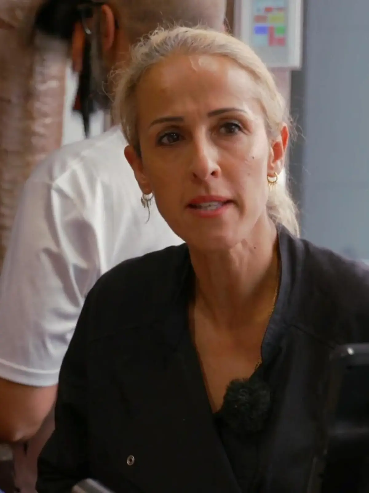 Bild zu: "Der Schneideroboter sorgt für Probleme bei Filiz"