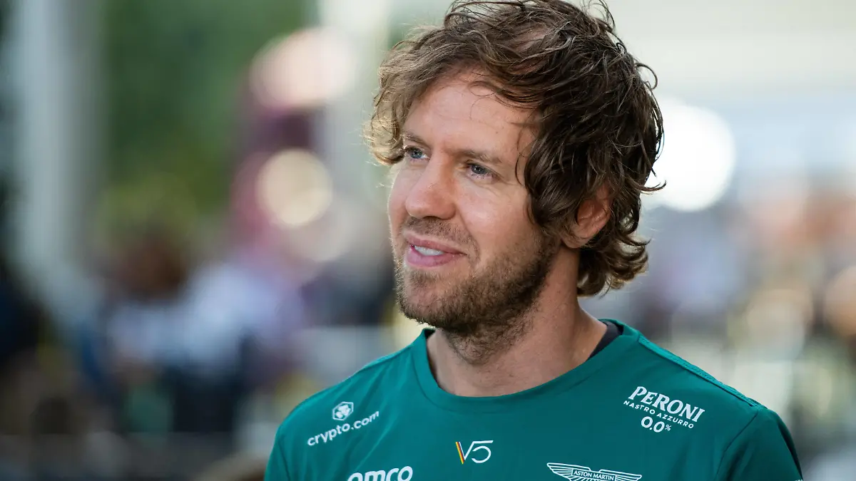 Sebastian Vettel GER, Aston Martin Aramco Cognizant F1 Team 5, AUS, Formel 1 Grand Prix von Australien, Albert Park Circuit Melbourne, Pre-Events, 07.04.2022 AUS, Formel 1 Grand Prix von Australien, Albert Park Circuit Melbourne, Pre-Events, 07.04.2022 *** Sebastian Vettel GER, Aston Martin Aramco Cognizant F1 Team 5 , AUS, Formula 1 Australian Grand Prix, Albert Park Circuit Melbourne, Pre Events, 07 04 2022 AUS, Formula 1 Australian Grand Prix, Albert Park Circuit Melbourne, Pre Events, 07 04 2022 Copyright: xEibner/Memmlerx EP_MMR