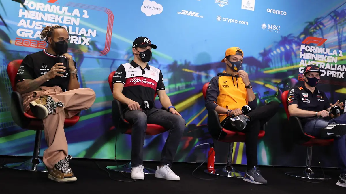 Formula One F1 - Australian Grand Prix - Melbourne Grand Prix Circuit, Melbourne, Australia - April 7, 2022 Mercedes' Lewis Hamilton, Alfa Romeo's Valtteri Bottas, McLaren's Lando Norris, Red Bull's Max Verstappen and AlphaTauri's Yuki Tsunoda during a press conference REUTERS/Loren Elliott