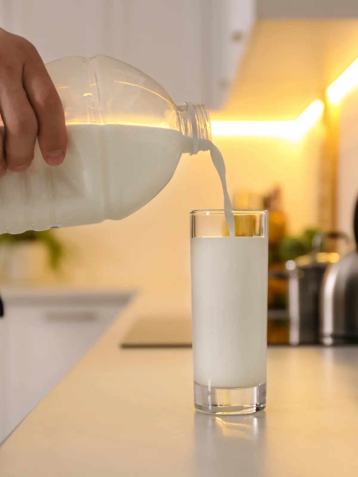 Mann landet nach Vollmilch-Überdosis auf Intensivstation