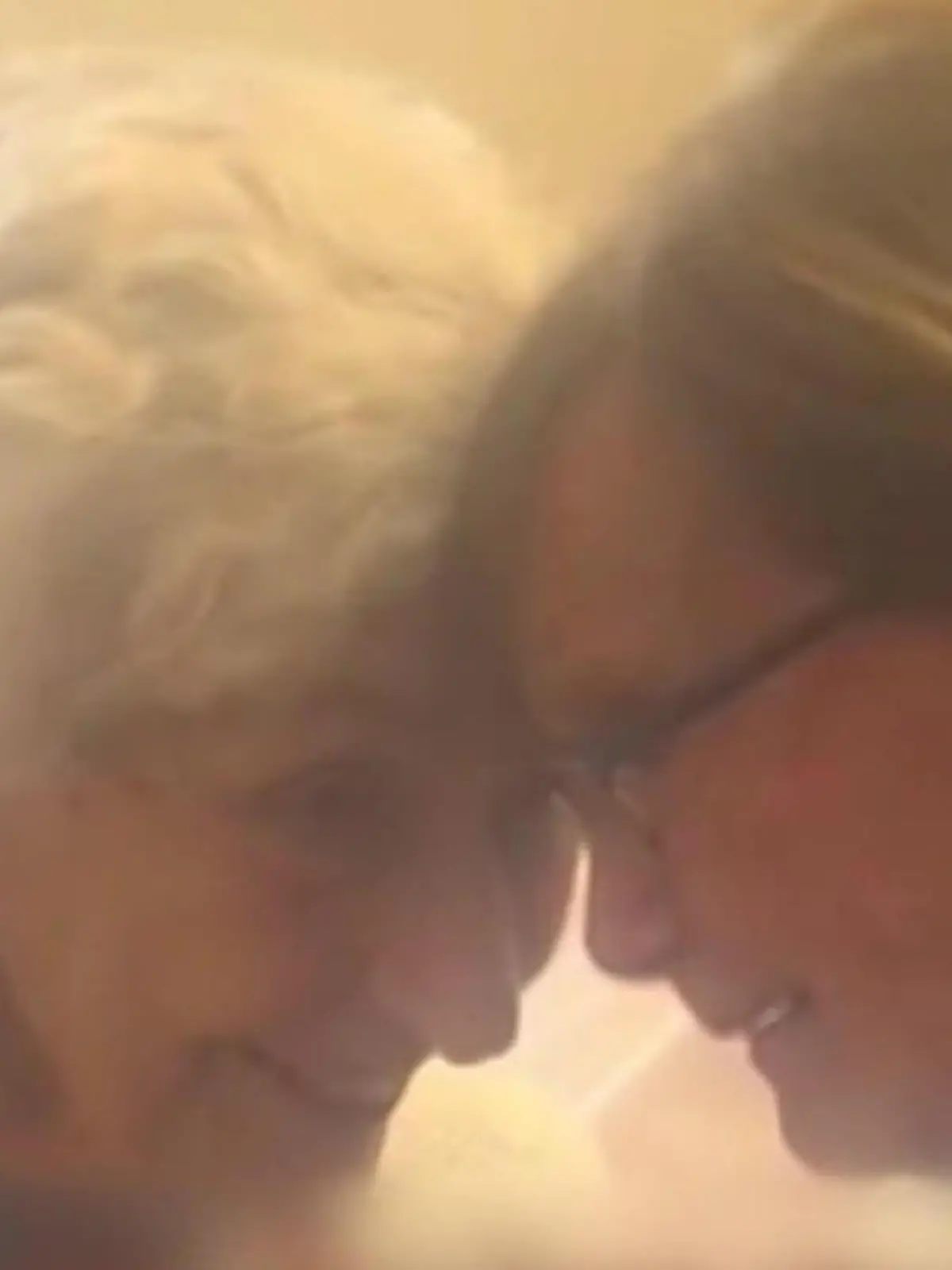 Bild zu: "Beste Freundinnen (95) sehen sich zum letzten Mal!"