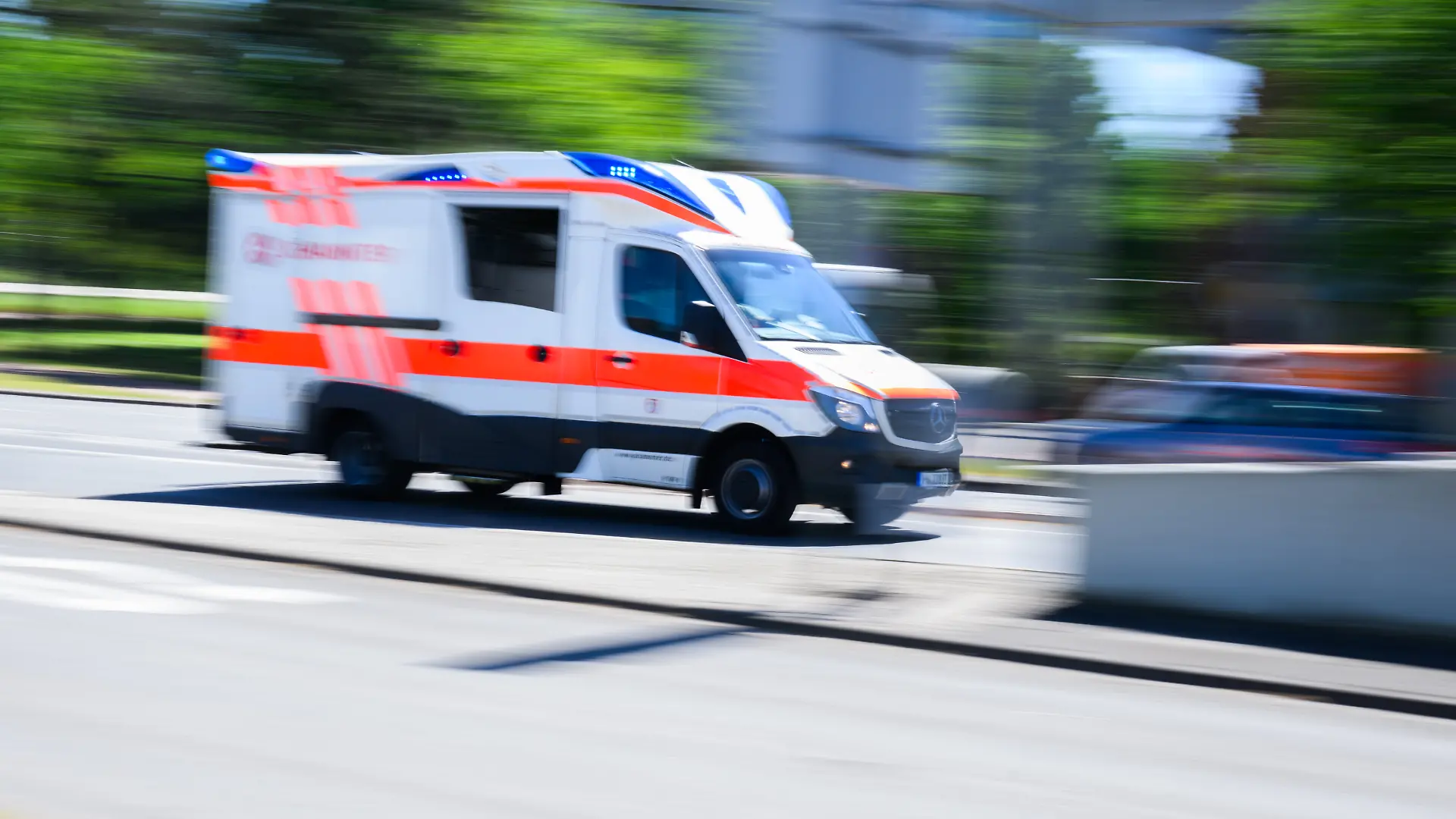 Rettungswagen im Einsatz (Symbolfoto) 