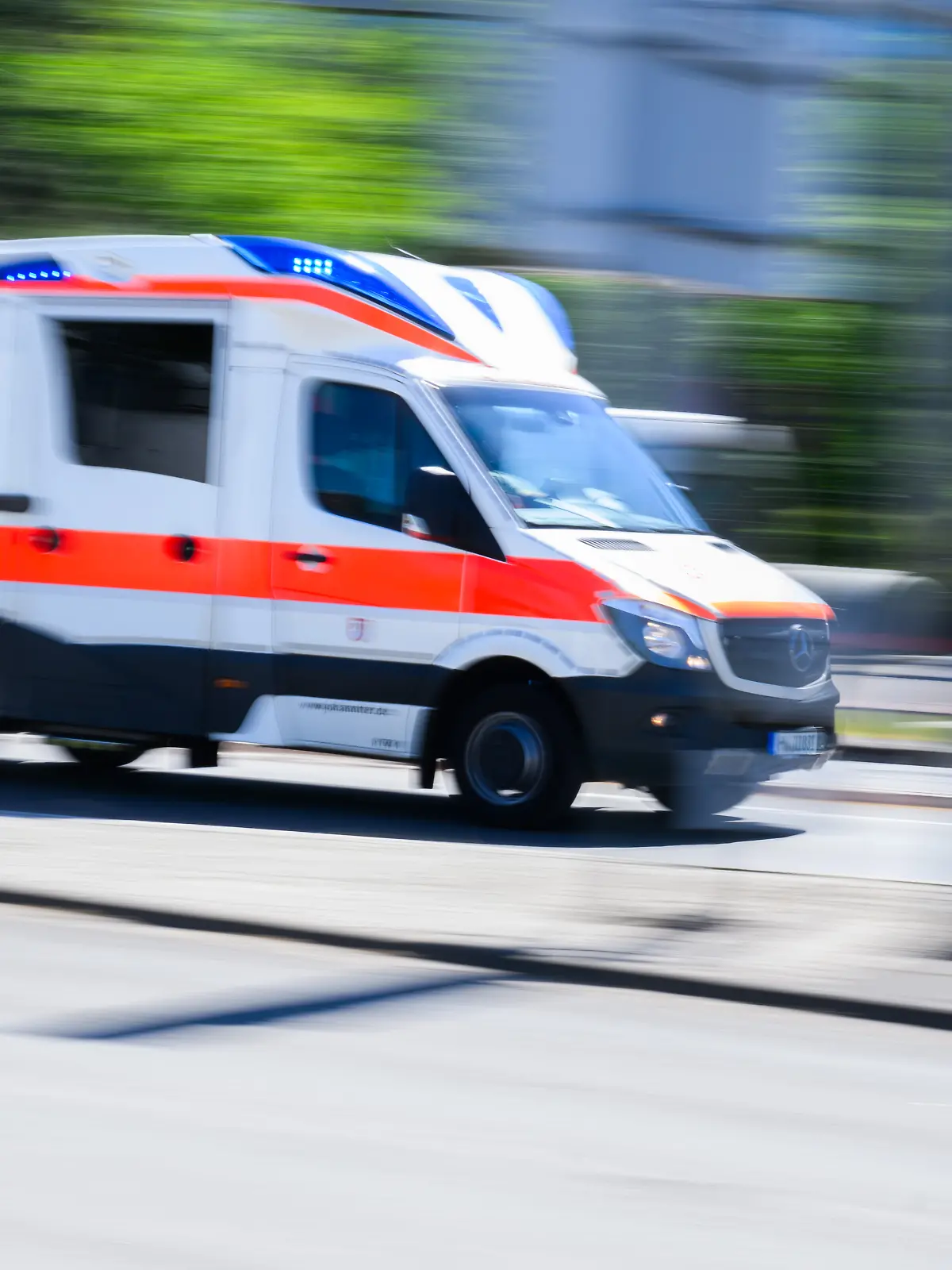 Rettungswagen im Einsatz (Symbolfoto) 