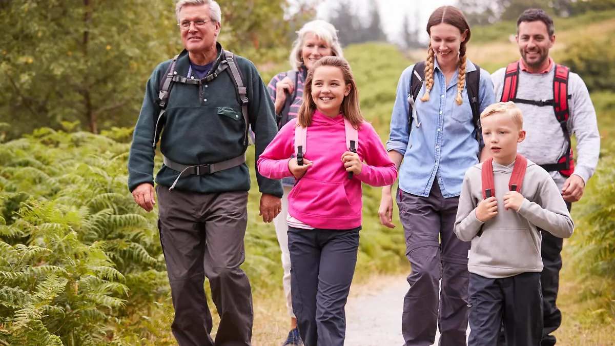  wandern,familie,generationen *** hiking,family,generations mmq-wsb,model released, Symbolfoto