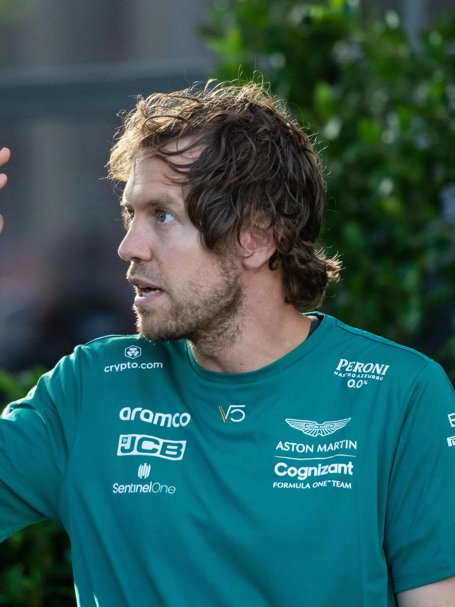  Sebastian Vettel GER, Aston Martin Aramco Cognizant F1 Team 5 mit Armbinde in den Farben der Flagge der Ukraine, AUS, Formel 1 Grand Prix von Australien, Albert Park Circuit Melbourne, Pre-Events, 07.04.2022 AUS, Formel 1 Grand Prix von Australien, Albert Park Circuit Melbourne, Pre-Events, 07.04.2022 *** Sebastian Vettel GER, Aston Martin Aramco Cognizant F1 Team 5 with armband in the colors of the flag of Ukraine, AUS, Formula 1 Australian Grand Prix, Albert Park Circuit Melbourne, Pre Events, 07 04 2022 AUS, Formula 1 Australian Grand Prix, Albert Park Circuit Melbourne, Pre Events, 07 04 2022 Copyright: xEibner/Memmlerx EP_MMR