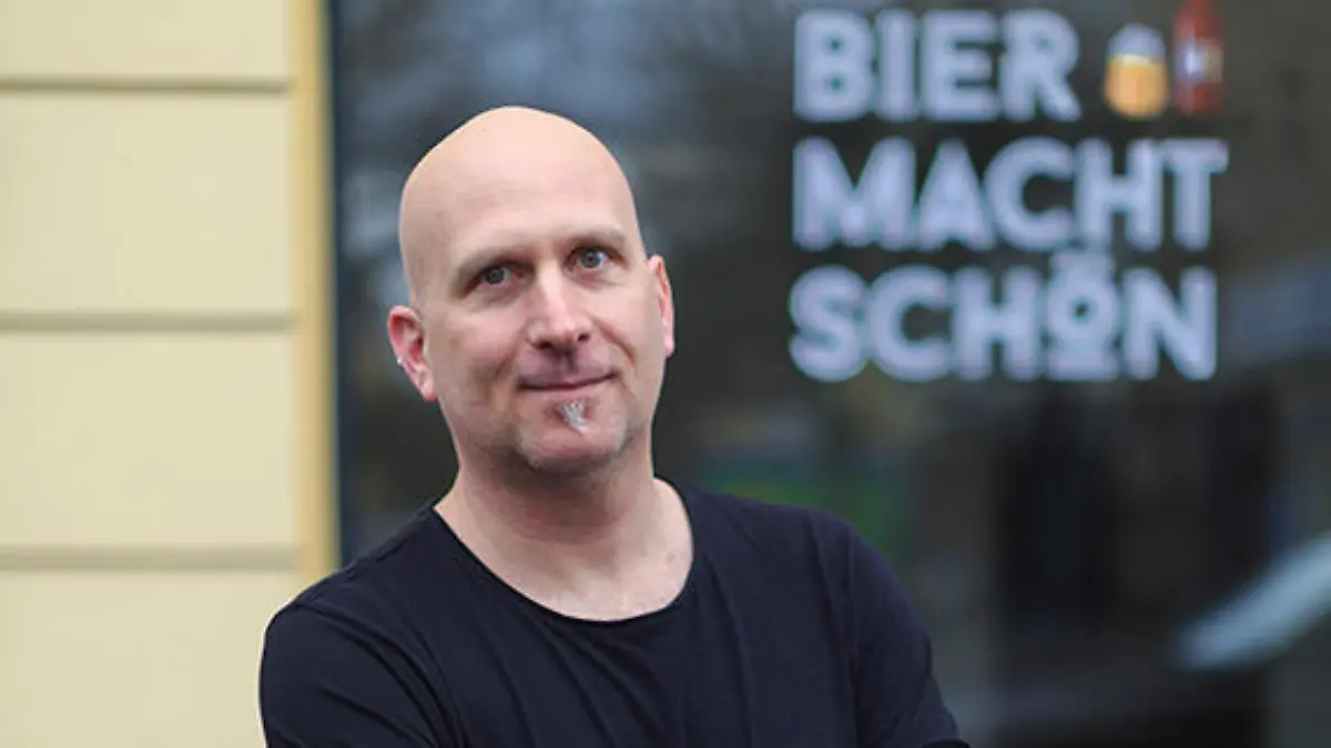 Bierbotschafter Roland Schön ist seit Jahren leidenschaftlicher Hobby-Brauer und Inhaber eines Bierladens.