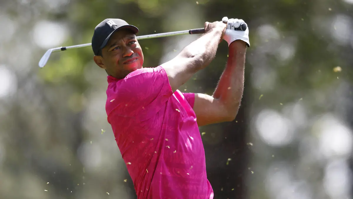  Tiger Woods hits his tee shot on the 4th hole in the first round of The Masters golf tournament at Augusta National Golf Club in Augusta, Georgia on Thursday, April 7, 2022. PUBLICATIONxINxGERxSUIxAUTxHUNxONLY AUG20220407101 JOHNxANGELILLO