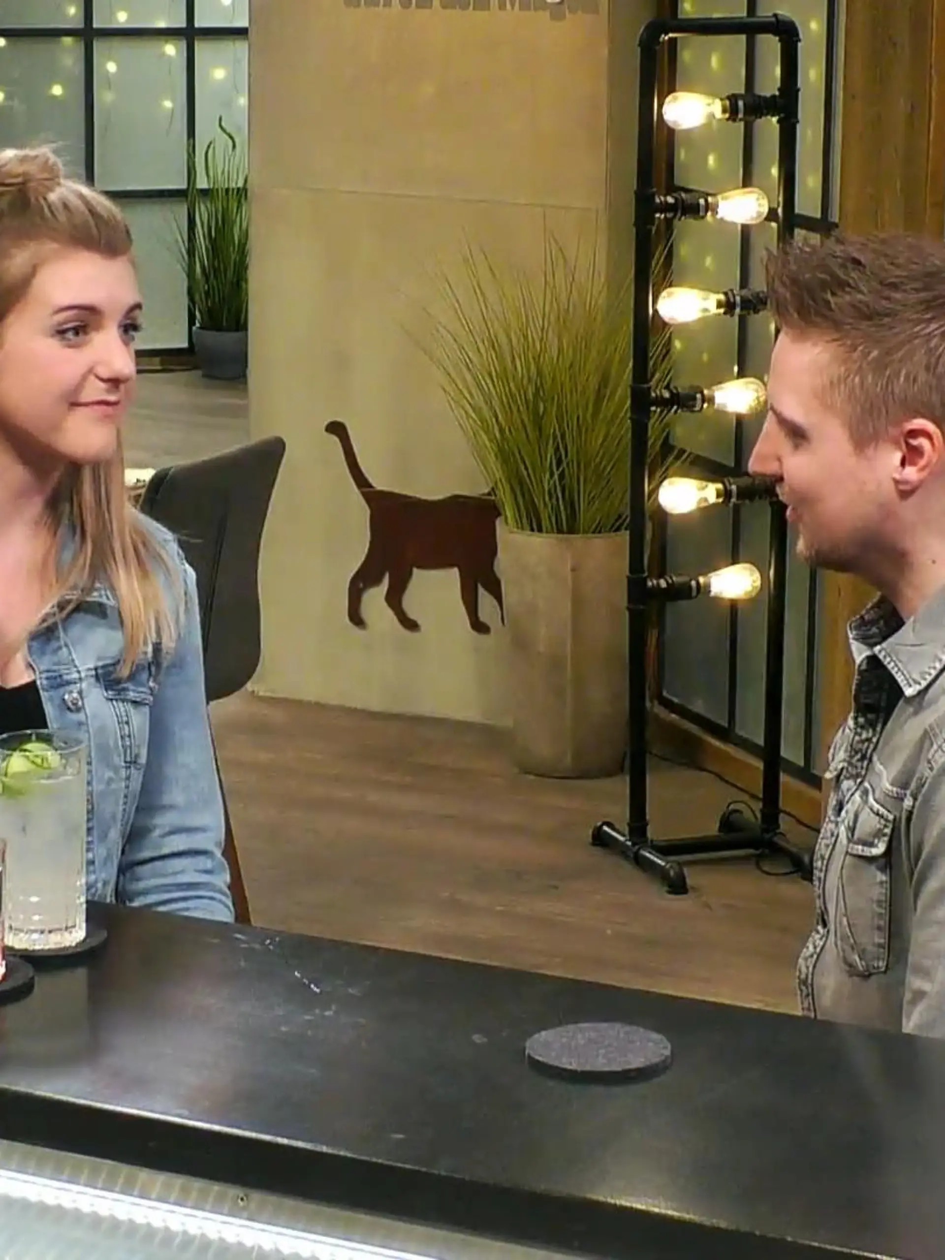Bild zu: "Die Türen des "First Dates"-Restaurants stehen wieder weit offen."