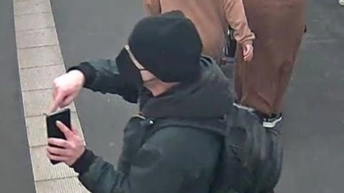 Die Berliner Polizei sucht nach diesem Mann