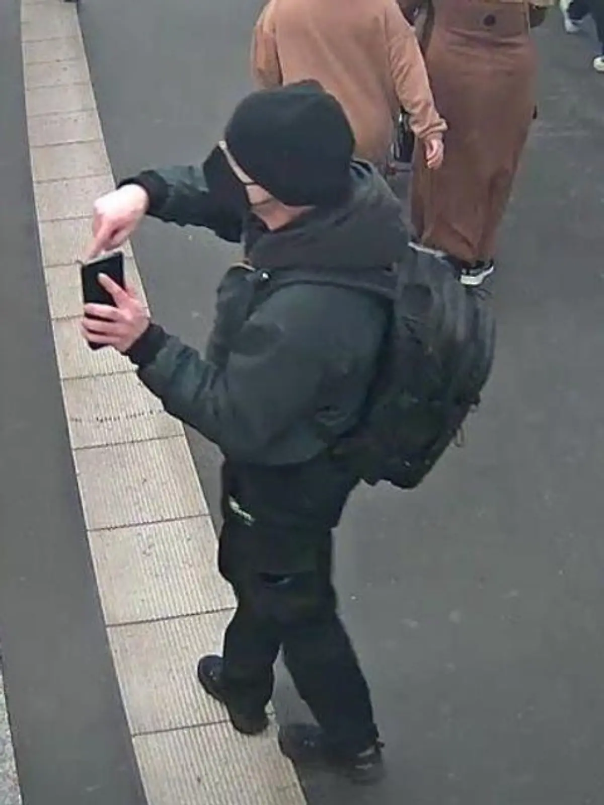 Die Berliner Polizei sucht nach diesem Mann