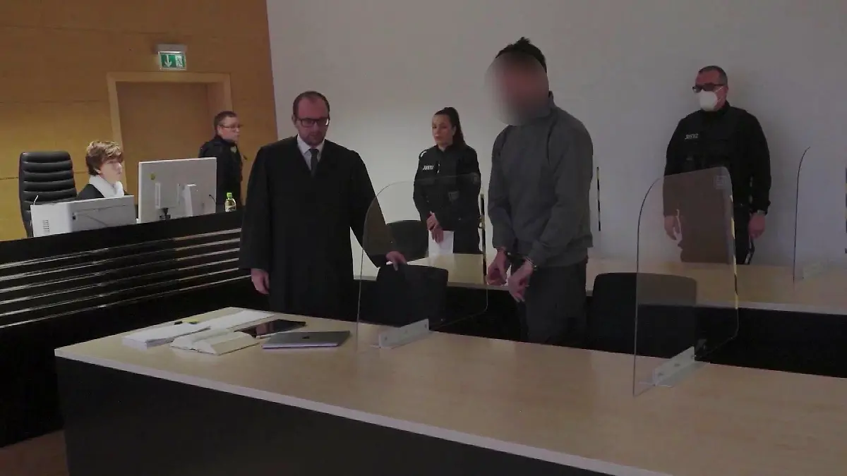 Christian J. steht in Jena vor Gericht.