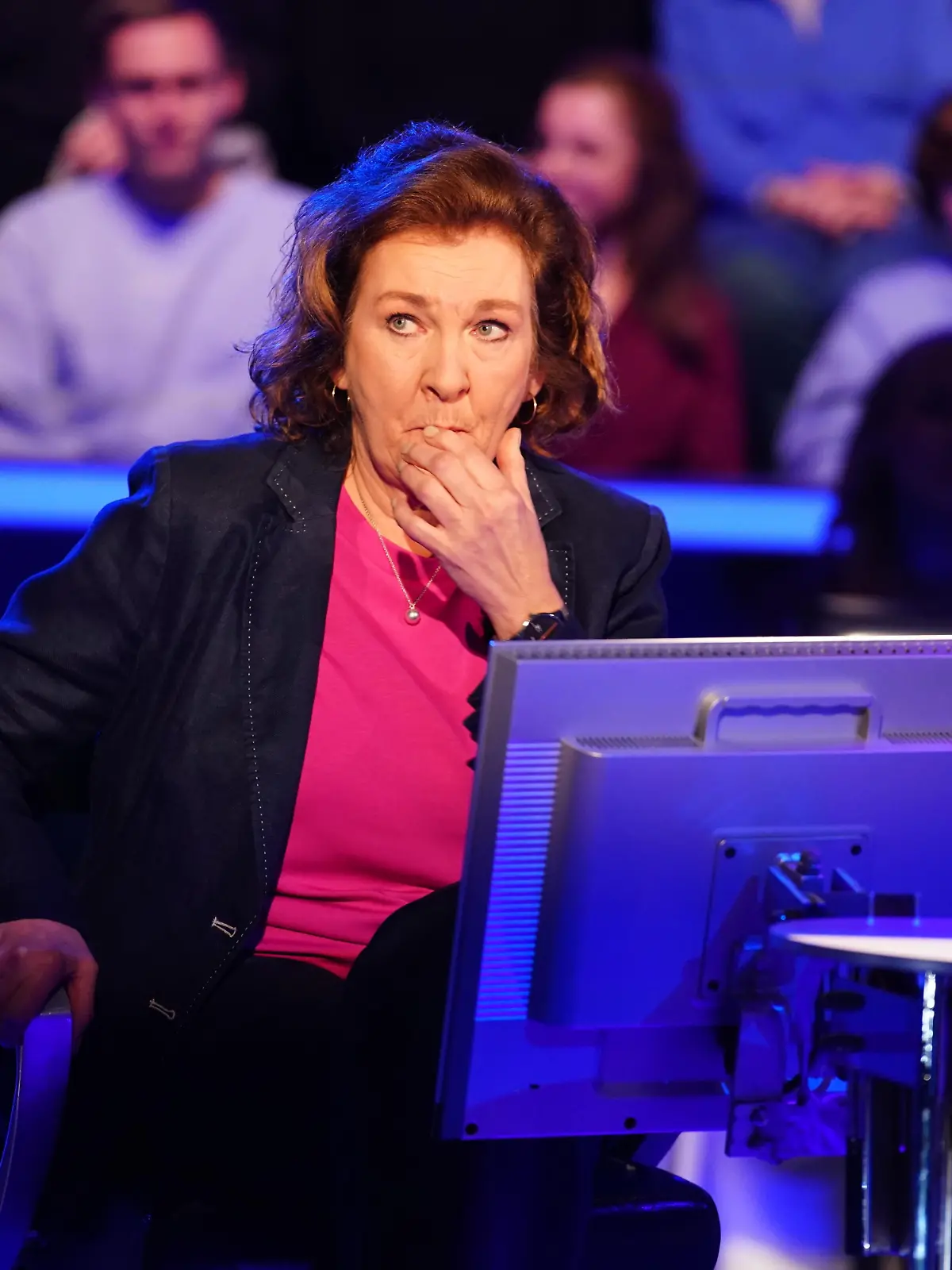„Wer wird Millionär?”-Kandidatin Marion Tönjes fällt bei der 64.000-Euro-Frage auf 500 Euro zurück.