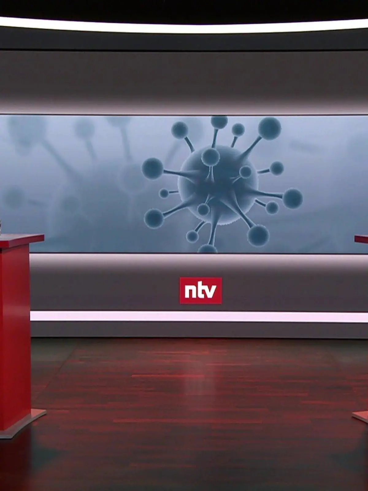 Vivian Bahlmann spricht mit Prof. Timo Ulrichs