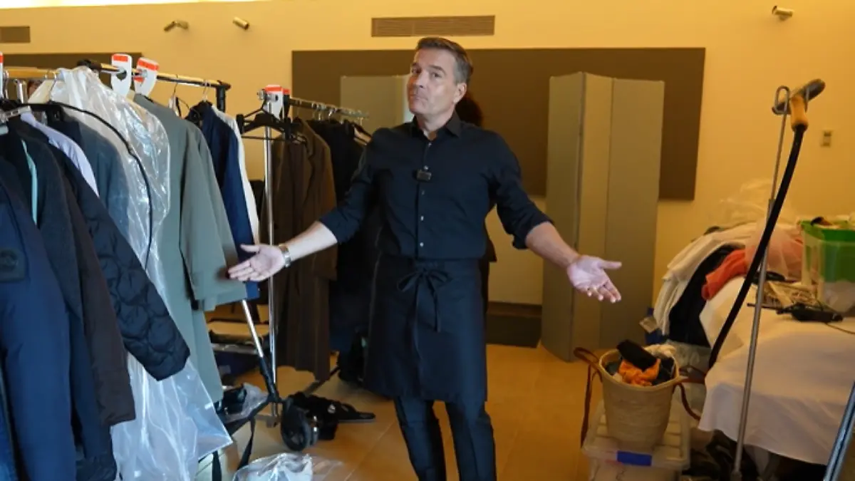 Patrick Linke als Barkeeper am Set von „Alles was zählt” 