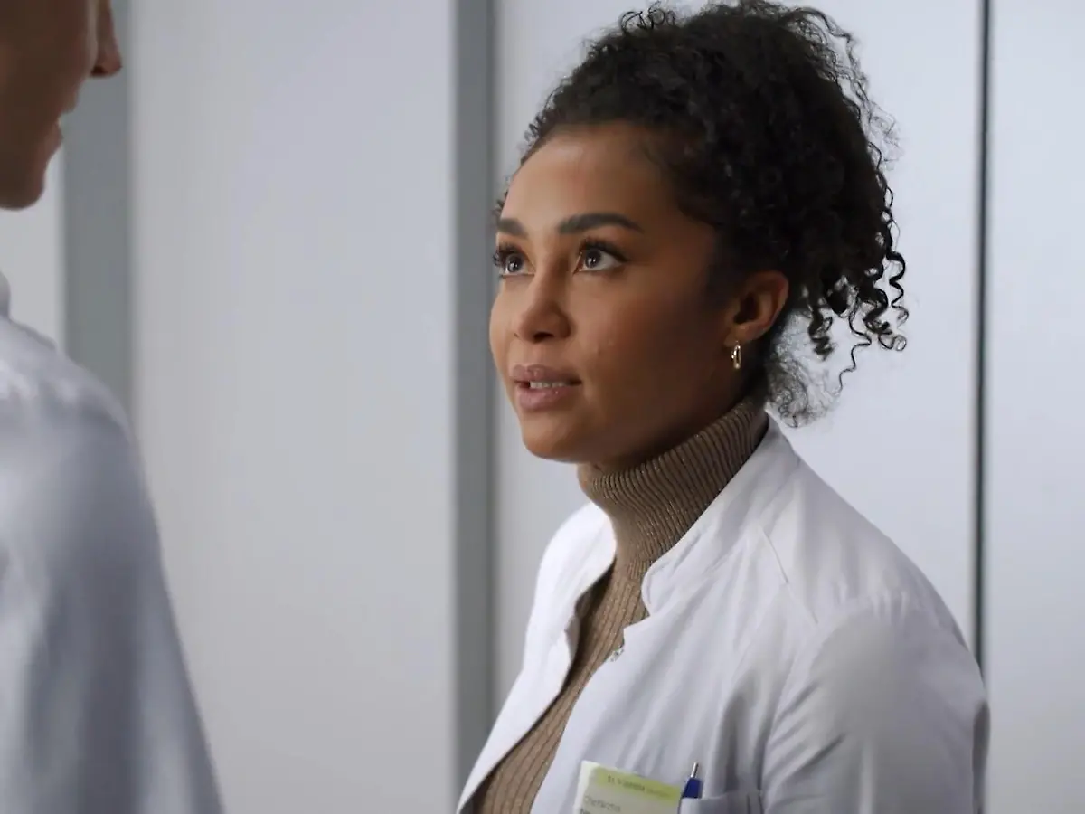 AWZ-Folge vom 21.02.25 auf RTL+: Imani macht Johannes Vorhaltungen