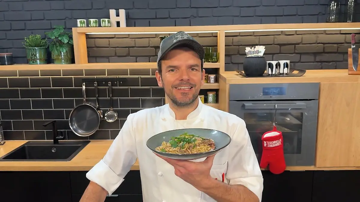 Hensslers Pasta mit Speck und Zwiebeln – so geht lecker! "Leckerstes Mittagessen der Welt"
