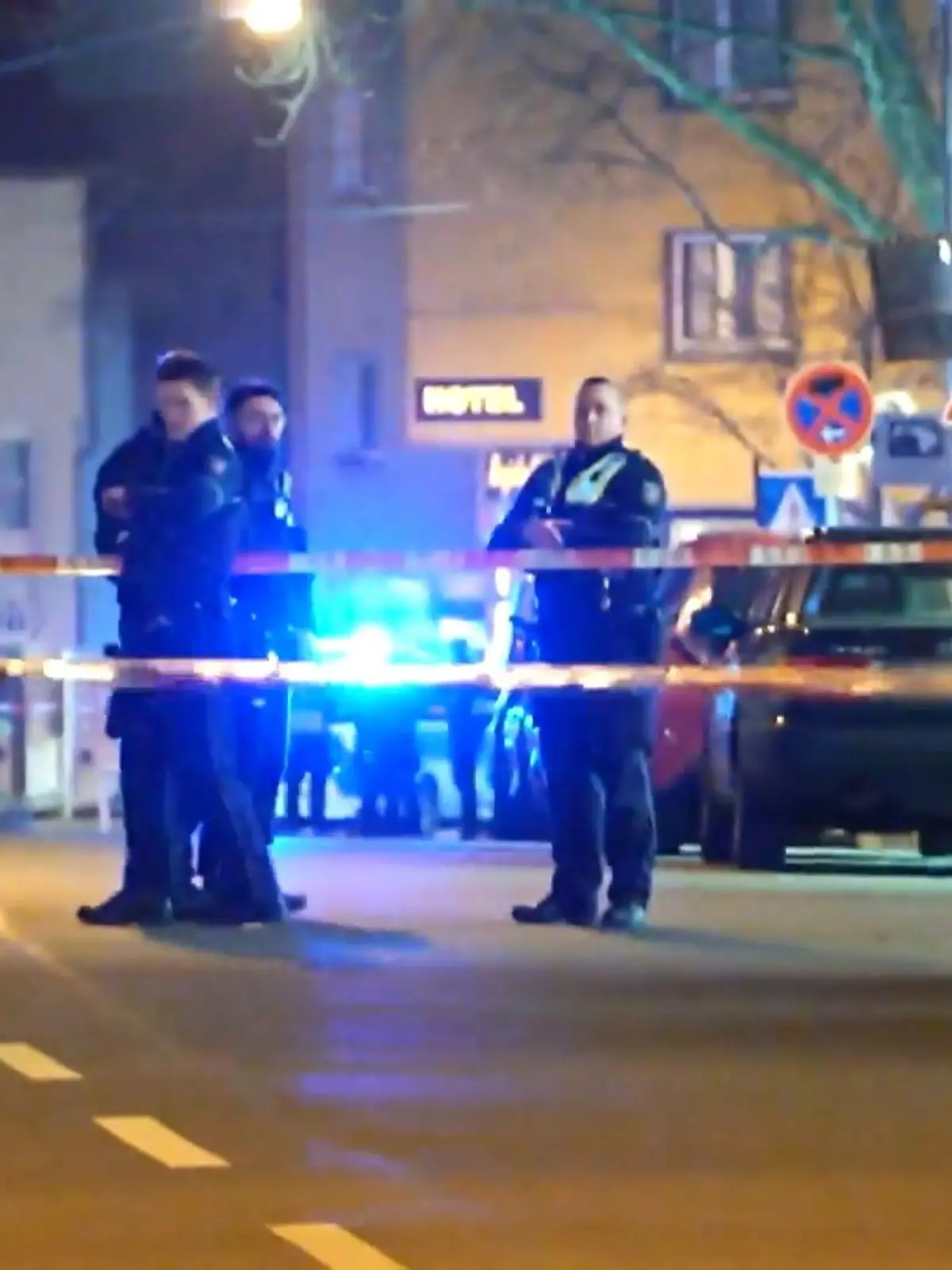 Bild zu: "Polizei schießt auf Angreifer"