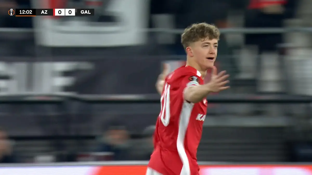 Freistoß-Traumtor! Alkmaar in Führung Europa League bei RTL