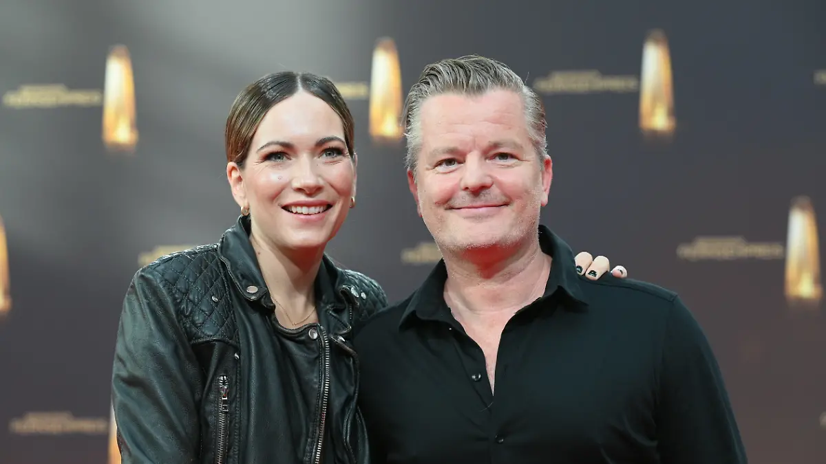 Schauspieler Andre Dietz und seine Ehefrau Shari Dietz beim Deutschen Fernsehpreis 2023. 