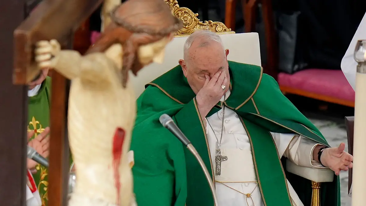 Musste in eine Klinik: der Papst. (Archivbild)