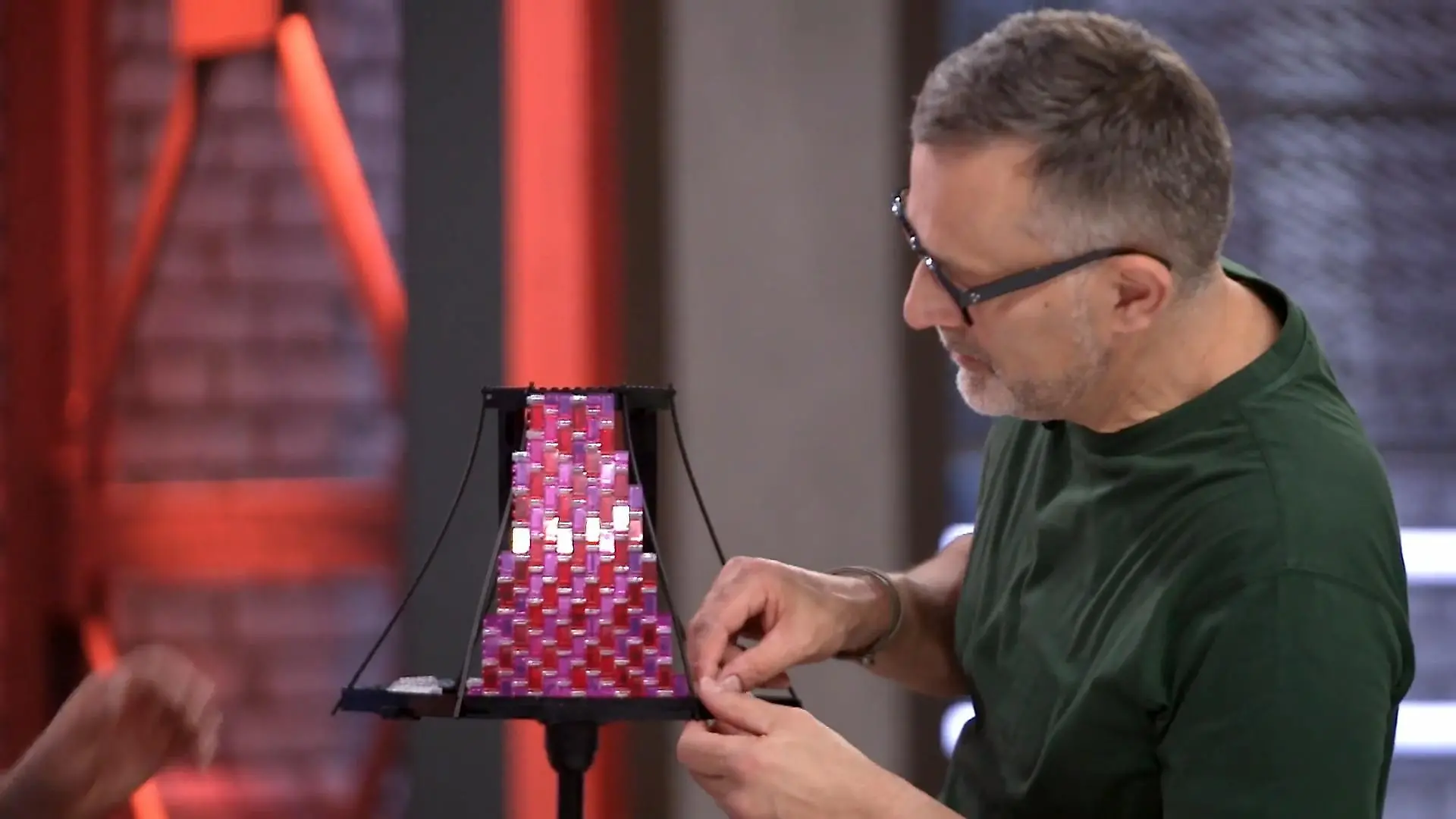 Tommy und Uwe gestalten eine Lampe Für Daniel