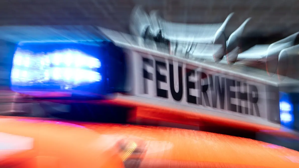 Die Feuerwehr war mit 60 Einsatzkräften vor Ort. (Symbolbild)