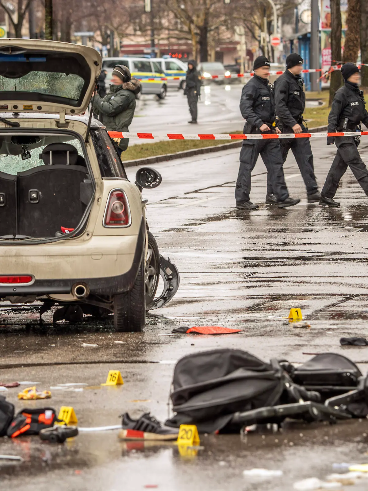 Der Attentäter fuhr mit seinem Wagen in eine Menschenmenge 