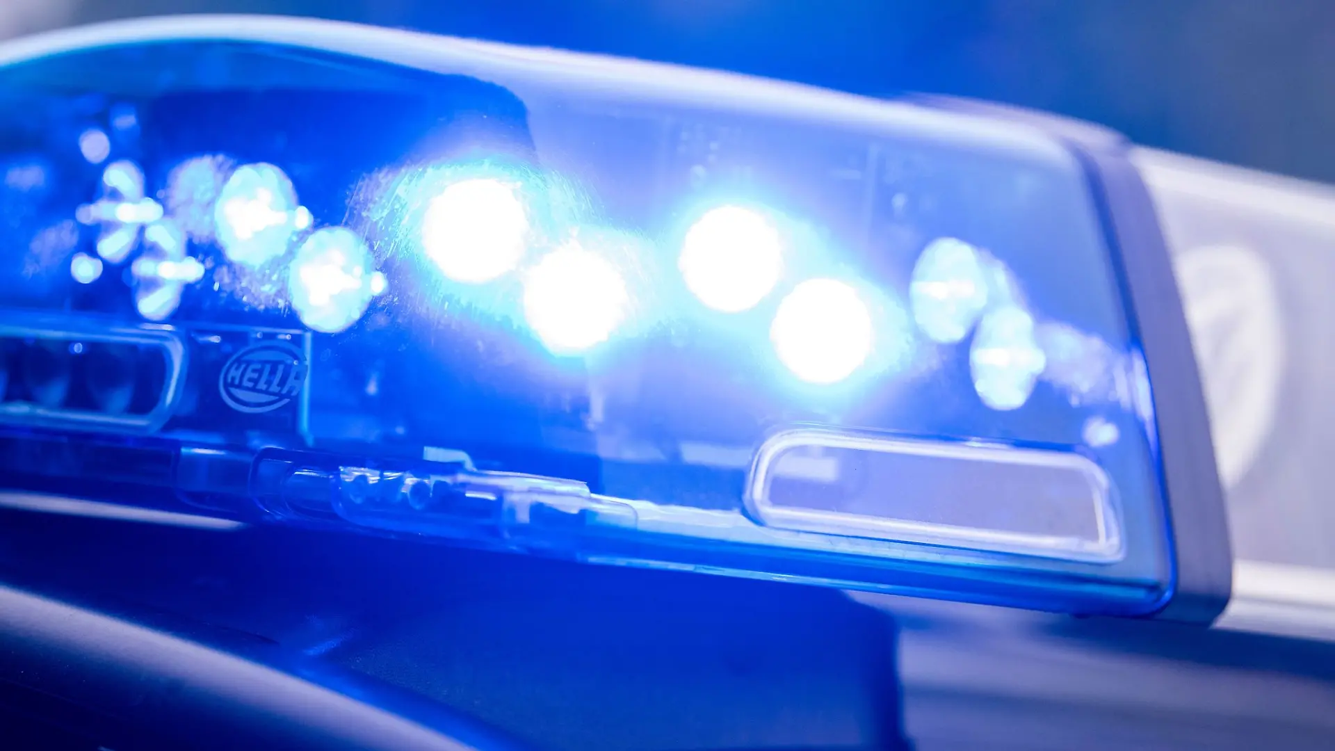Ein Spezialeinsatzkommando der Polizei überwältigte den 30-Jährigen schließlich. (Symbolbild)