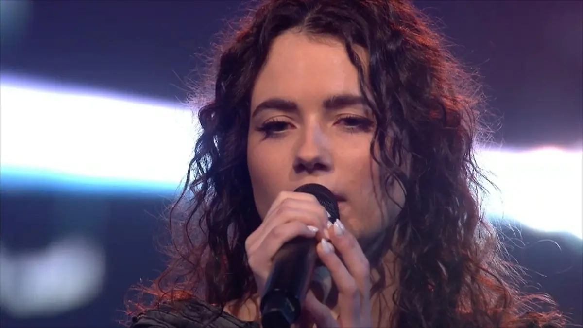 ADINA interpretiert Phil-Collins-Hit völlig neu „Chefsache ESC 2025“ – zweite Show