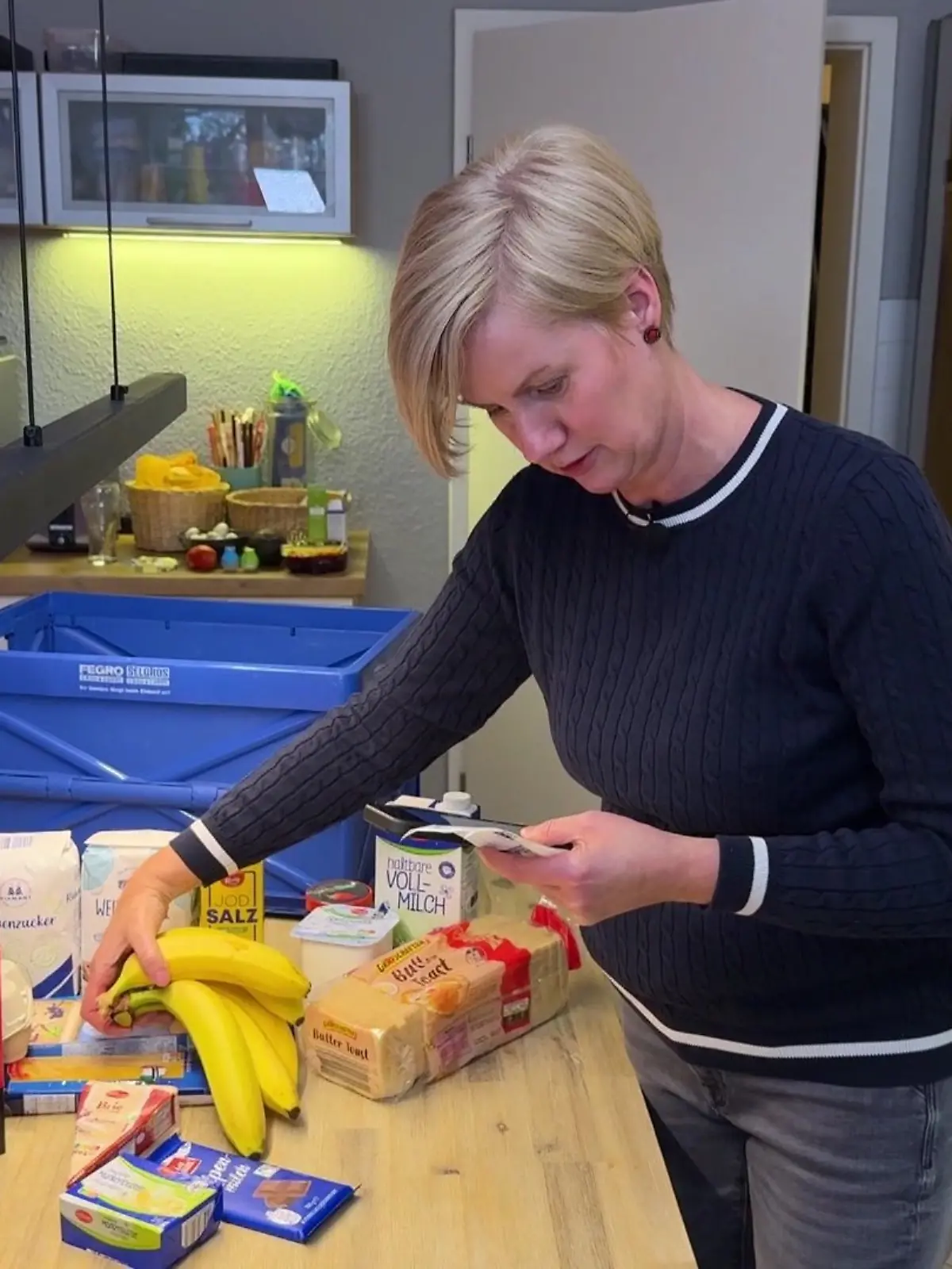 Kathleen macht mit uns den Kassenzettel-Check und vergleicht, was teurer und was günstiger geworden ist.