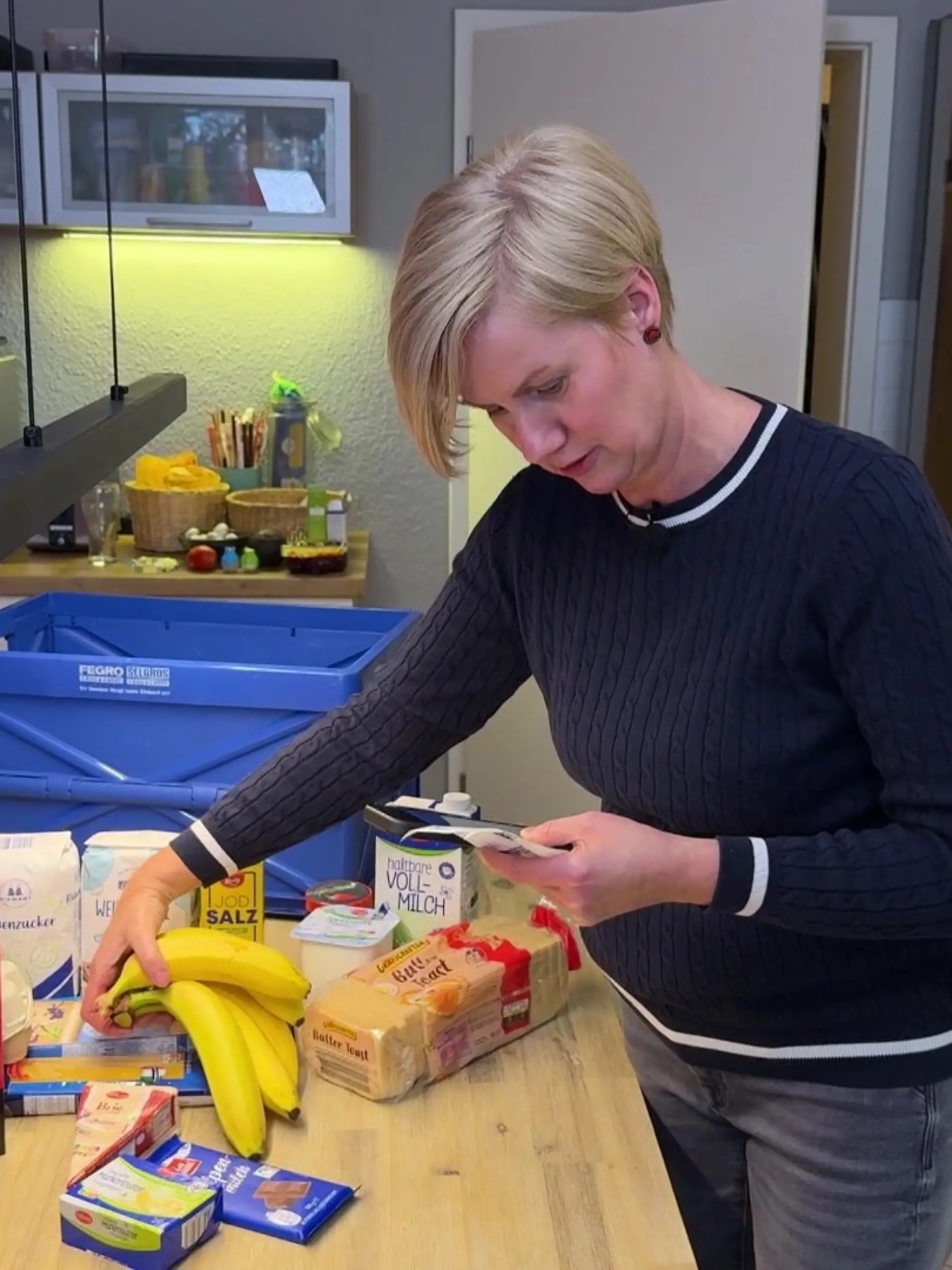 Kathleen macht mit uns den Kassenzettel-Check und vergleicht, was teurer und was günstiger geworden ist.